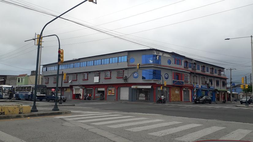 De Oportunidad se vende casa rentera por no poder atenderla, motivo viaje. Teléfonos: 0979979776, 0958634413.